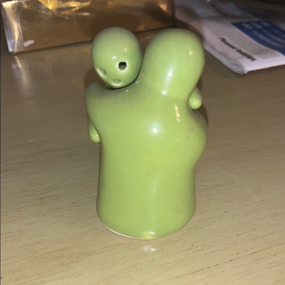 Salt & pepper shaker